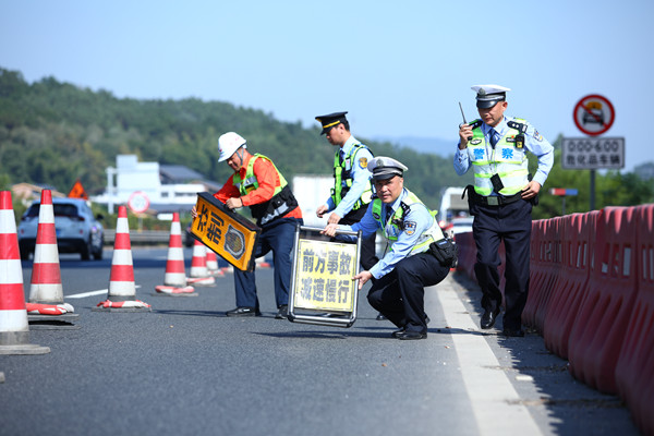 自治区交通运输综合行政执法局第二支队第五大队“警路企”联合开展工作